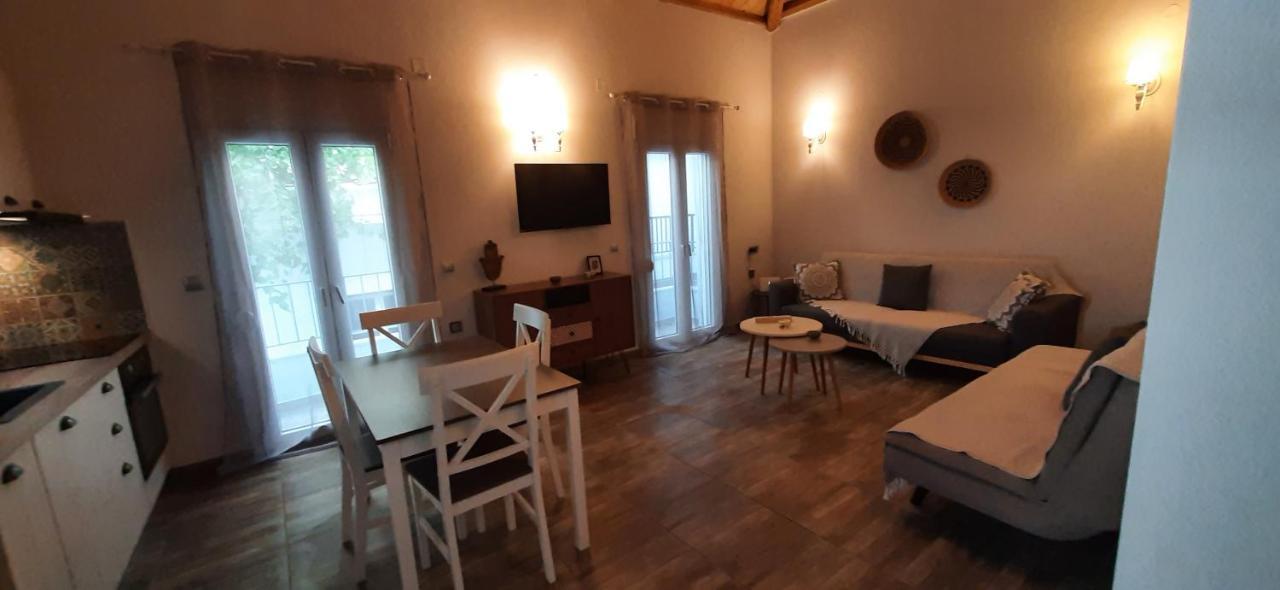 Central Apartment Патитири Екстериор снимка