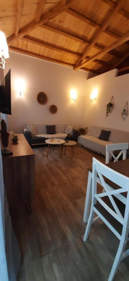 Central Apartment Патитири Екстериор снимка